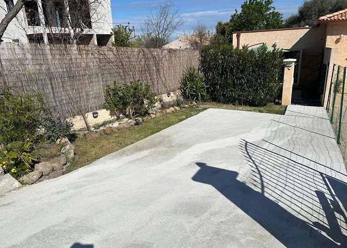 Equipe A La Nuitee Ou Plus,proche Aeroport Bastia